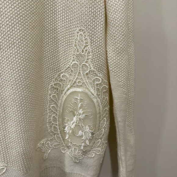 Darling London Long White Knit Sweater with Lace appliqué on the front - Picture 5 of 6
